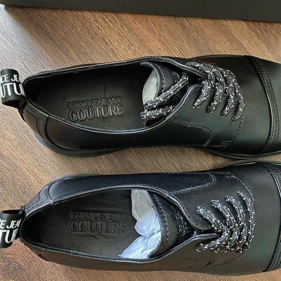 Luxury Versace shoes - Picture 5 of 9